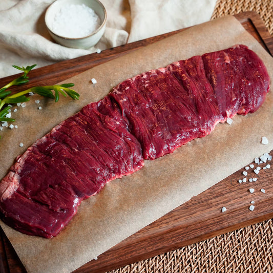 Grasgevoerde Inside Skirt Steak: Een mals en smaakvol stuk rundvlees, perfect bereid voor een heerlijke maaltijd. Geschikt voor grillliefhebbers en fijnproevers.
